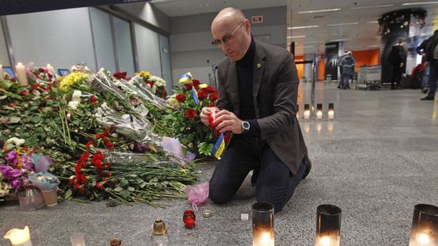 Мемориал в аэропорту "Борисполь" погибшим в результате крушения украинского "Боинга" в Иране