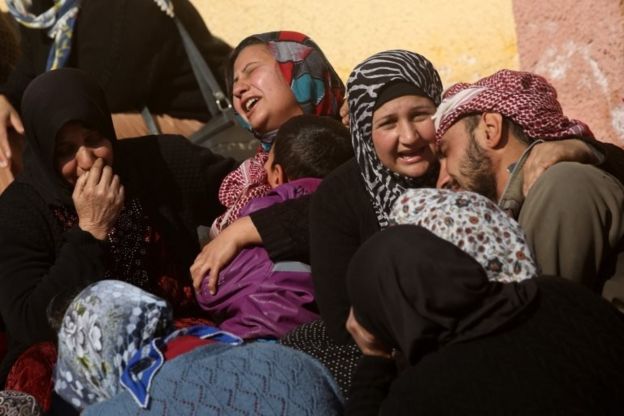 Afrin Hastanesi dışında yas tutanlar