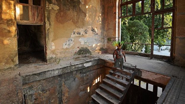 அமெரிக்காவில் கண்டெடுக்கப்பட்ட படிமங்கள், பிரேசிலின் மிகப்பெரிய விண்கல், டைனாசரின் எலும்புக்கூடுகள், 12,000 வருடங்கள் பழமை வாய்ந்த 'லூசியா' என்ற பெண்ணின் எலும்புக்கூடு போன்றவை அங்கு இருந்தன