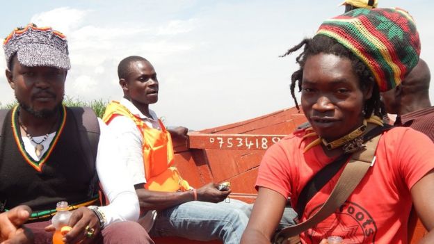 The Ugandans living on an island floating in Lake Victoria - BBC News