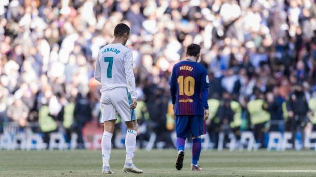 Messi e Ronaldo com uniforme de seus times na Espanha