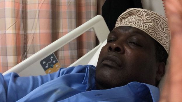 Bw Miguna amesambaza picha anazosema ni zake akiwa hospitalini kumuona daktari uwanja wa ndege Dubai