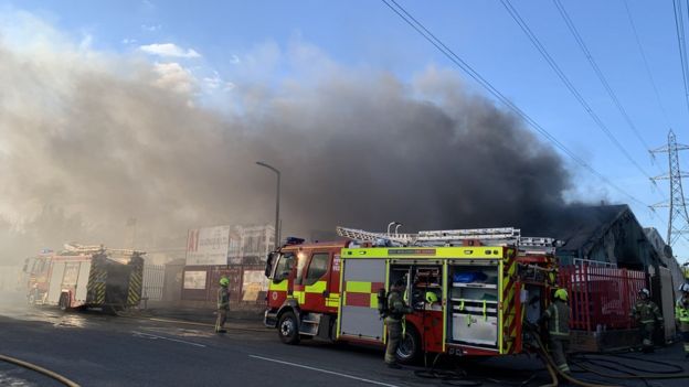 Rowley Regis fire: Double glazing industrial unit destroyed - BBC News