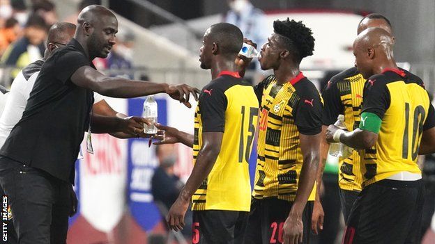 Otto Addo instructs Ghana players during a match against Chile