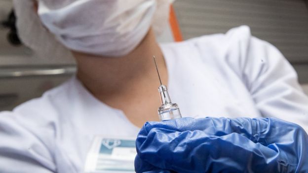 விபத்தில் சிக்கியவர் கணவர் என தெரியாமல் சிகிச்சை அளித்த செவிலியர்