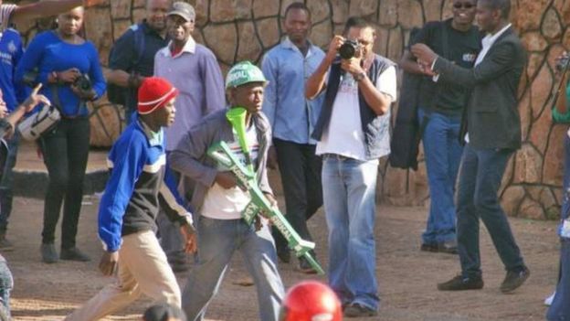 Wafuasi wa Nasa wakiingia katika Bustani ya Uhuru Park