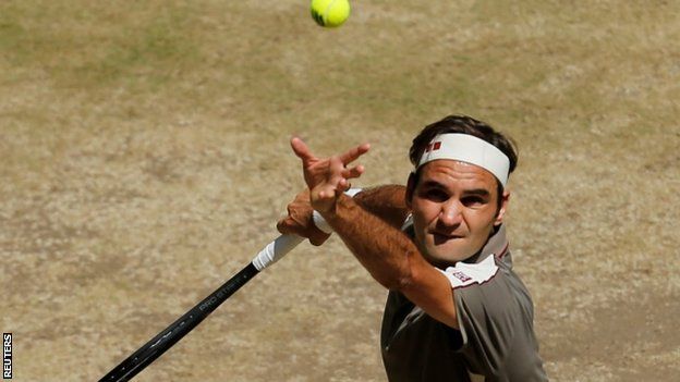Roger Federer serving
