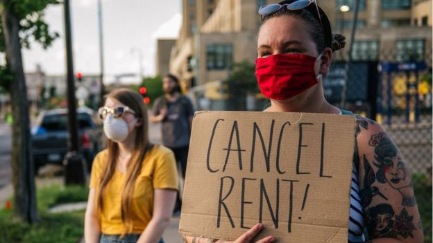 Manifestantes en Mineápolis, Estados Unidos, reclaman que se suspenda el pago de la renta en medio de la pandemia. Foto: Getty 