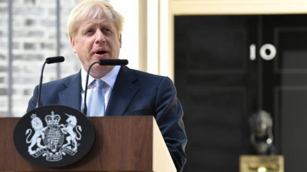 Boris Johnson, PM baru Inggris berbicara kepada media di depan kantor perdana menteri 10 Downing Street.