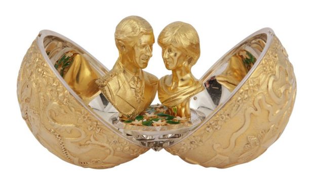 Happy And Glorious: Royal Collectables Up For Auction - BBC News