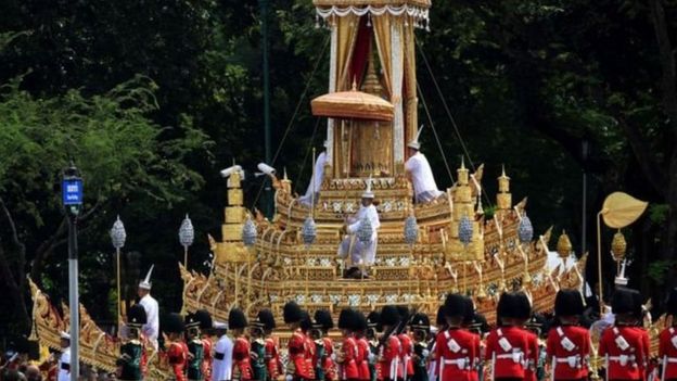 مراسم حرق جثة ملك تايلاند بوميبول أدولياديج