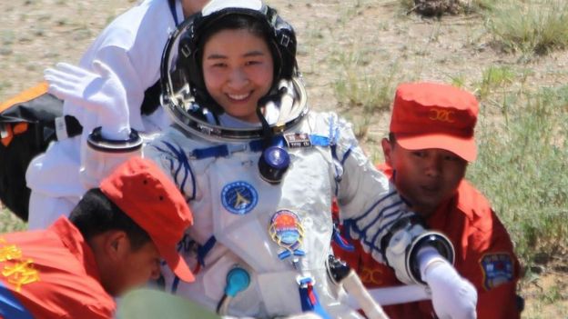 Çin'in ilk kadın astronotu Liu Yang