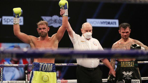 Saunders extended his professional record to 30-0