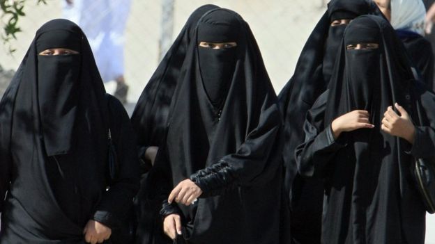 Arab Saudi menerapkan sistem perwalian pria atas perempuan yang ketat.