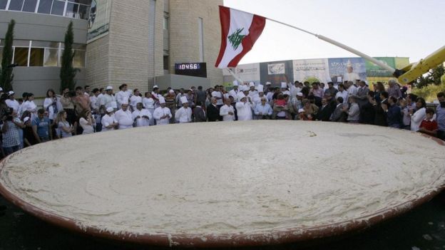 O maior prato de humus do mundo