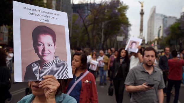Protesta tras la muerte de la reportera mexicana Miroslava Breach.