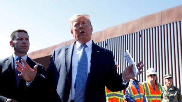 "Construye el muro", sigue siendo un coro popular en los mítines de Trump.