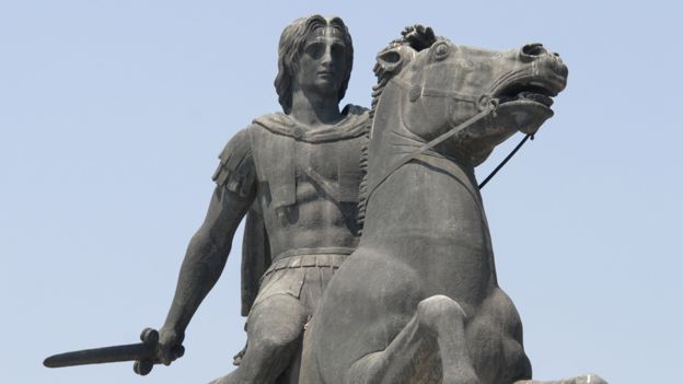 Estatua de Alejandro Magno en su caballo Bucéfalo