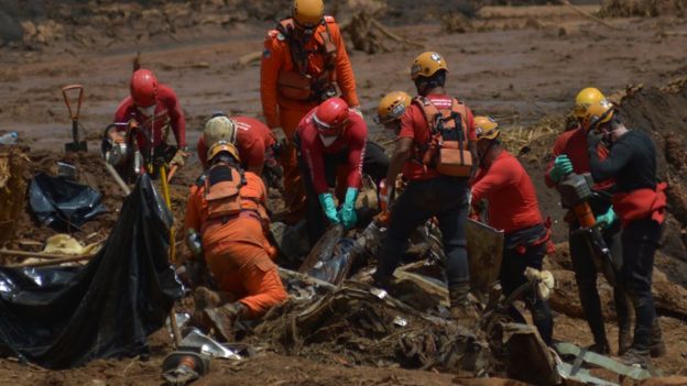 Equipe de resgate em Brumadinho / MG