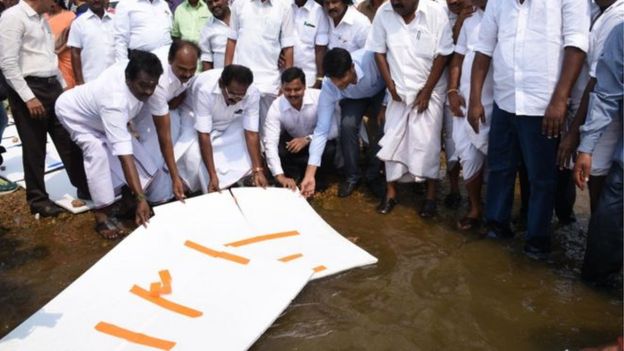 वैहई बांध की थर्माकोल शीट