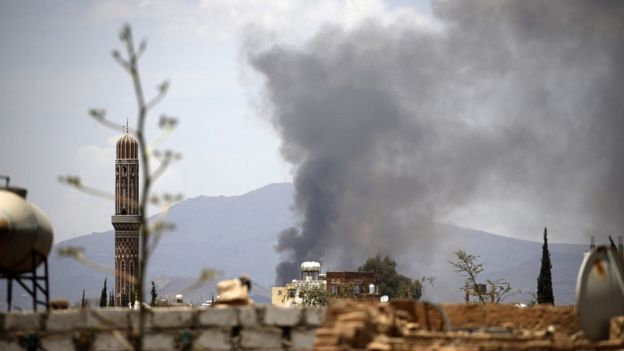 Smoke billows following an air-strike by the Saudi-led coalition targeting the Al-Dailami air base, in the capital Sanaa on April 5, 2018