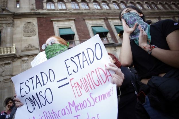 Mujeres protestan contra los feminicidios