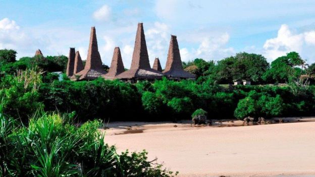 Casas tradicionales en un pueblo de Sumba.