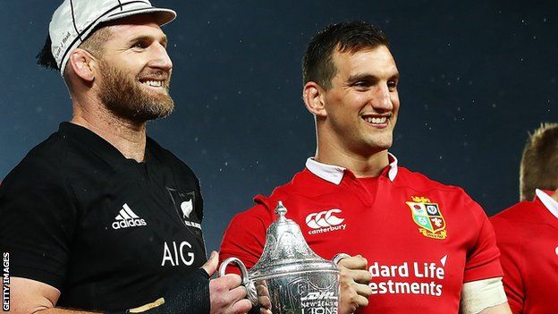 Sam Warburton and Kieran Read share the New Zealand v Lions spoils in 2017
