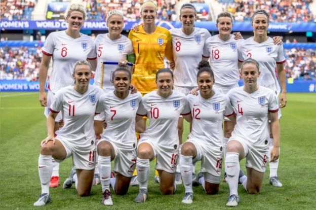 England women line up