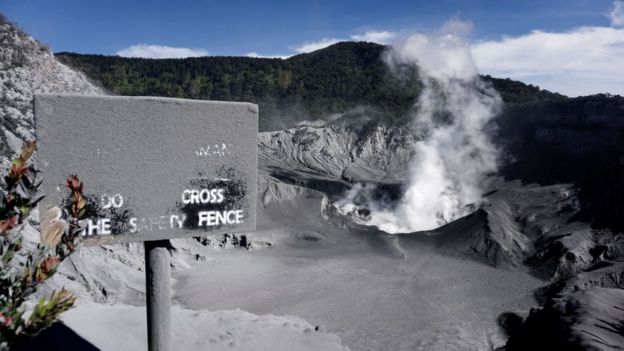 Contoh Teks Eksplanasi Tentang Gunung Meletus Tangkuban  
