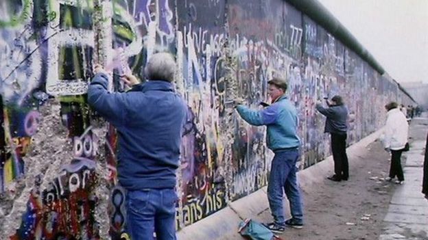 FALLECE HELMUT KHOL. EL LIDER DE LA REUNIFICACION ALEMANA  y  PADRE POLÍTICO DE ANGELA  MERKEL…!!!