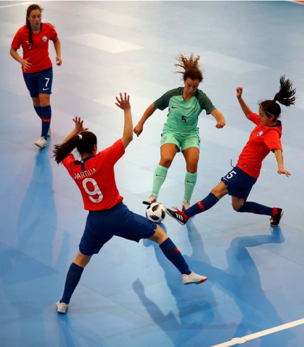 Portugal y Chile en acción.