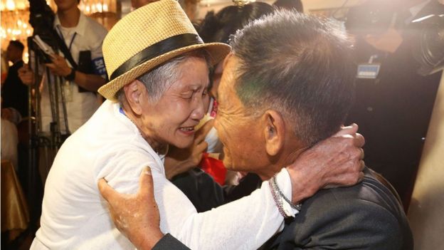 லீ கியும் சியோம் தனது 71 வயது மகன் லீ சுங்-சுல்லை வடகொரியாவில் சந்தித்தார்