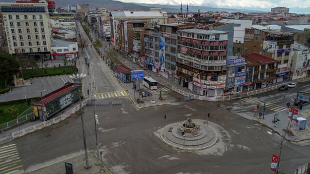 Van'da hafta sonları sokağa çıkma yasağı devam ediyor