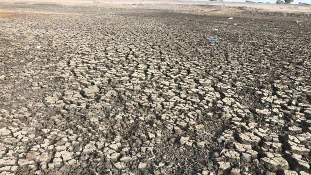 கிராமமே சுகாதாரமற்ற குடிநீரை குடிக்கும் அவலம்