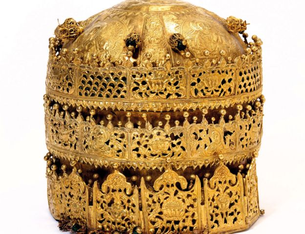 V&A Museum, Maqdala 1868 display: Crown, gold and gilded copper with glass beads, pigment and fabric, made in Ethiopia, 1600-1850