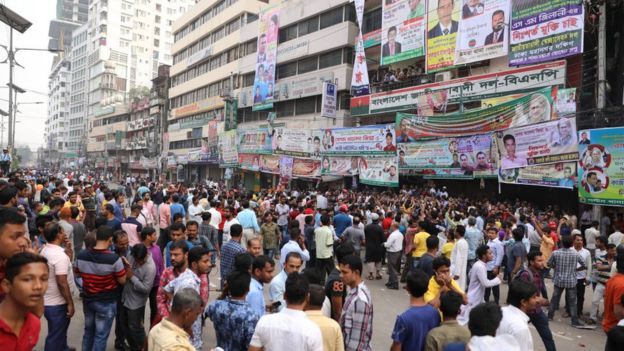 বিএনপি অফিসের সামনে মনোনয়নপ্রত্যাশীদের ভিড়