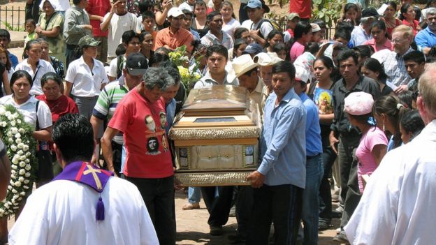 Entierro de Rufina Amaya.