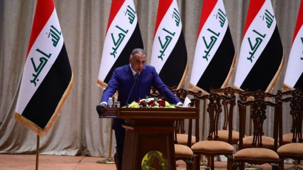 مجلس النواب في العراق يمنح الثقة لحكومة رئيس الوزراء المكلف مصطفى الكاظمي _112174429_4f44661a-5a05-4b56-a6c6-ad1f388a41bd