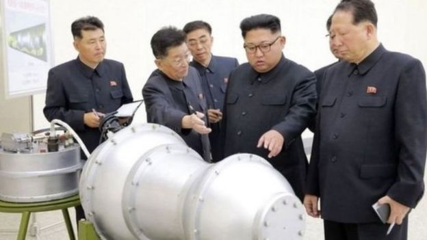 Rais Kim Jong-un akiangalia mitambo ya nyukilia