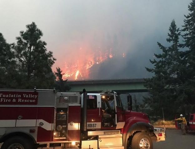 Carro de bombeiros no incêndio de Oregon