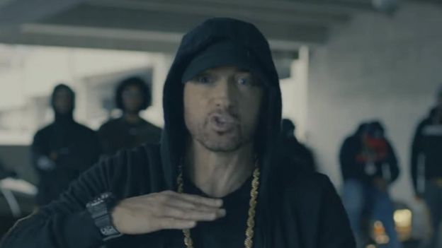 https://ichef.bbci.co.uk/news/624/cpsprodpb/16978/production/_98263529_eminemcloseup.jpg