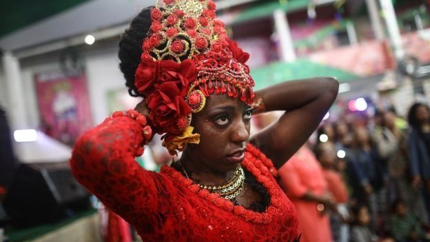 அற்புதமான அலங்கார அணிவகுப்புக்கு தயாரிப்பு