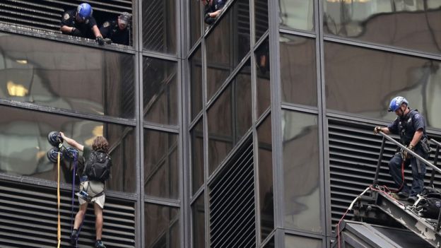 Escalador en la Torre Trump