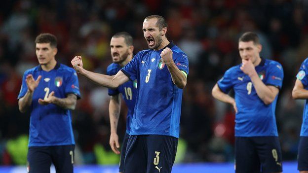 Chiellini celebrating penalty against Spain