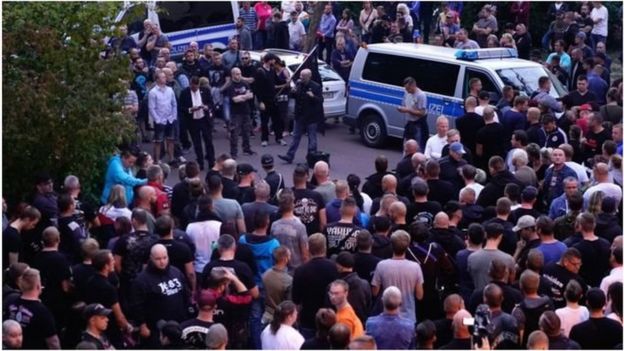 மக்கள் பேரணி