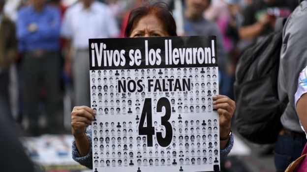Una marcha por las víctimas de Ayotzinapa