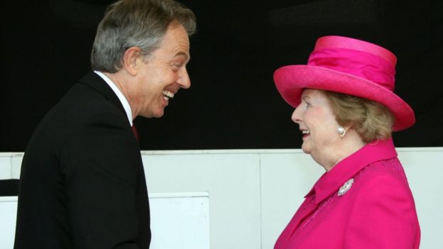 Margaret Thatcher e Tony Blair, em foto de arquivo