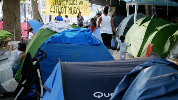 Campamento de protesta de los latinos de Saint-Ouen.