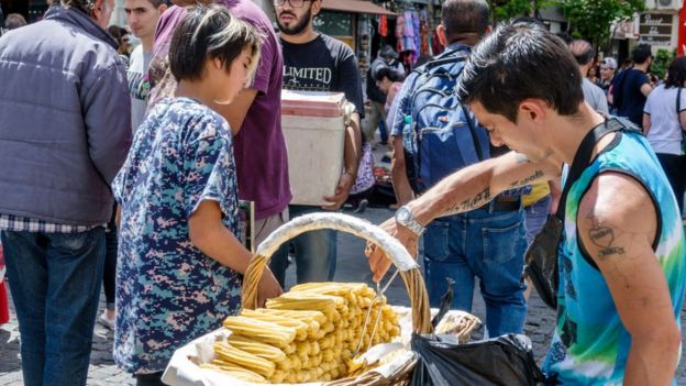 Feria vendiendo churros.